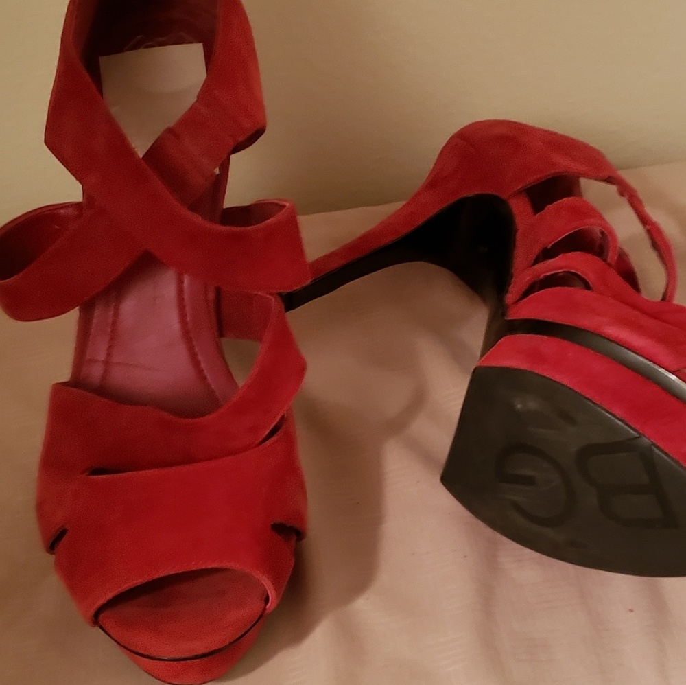 Heels - Picture 3 of 4